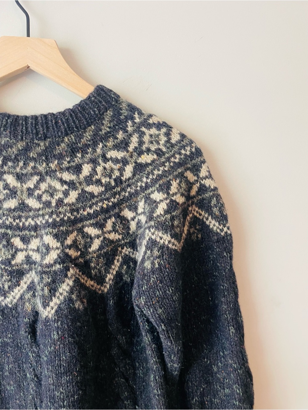 L.L. Bean Vintage Navy Fair Isle Wool Sweater RARE - Picture 5 of 7
